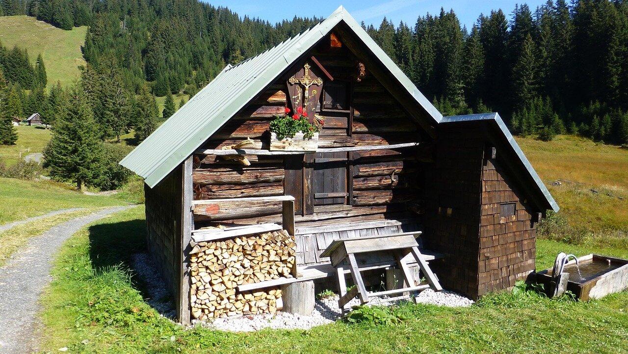 Catalan Mountain Refuges: Booking, Packing and Shared-Space Etiquette
