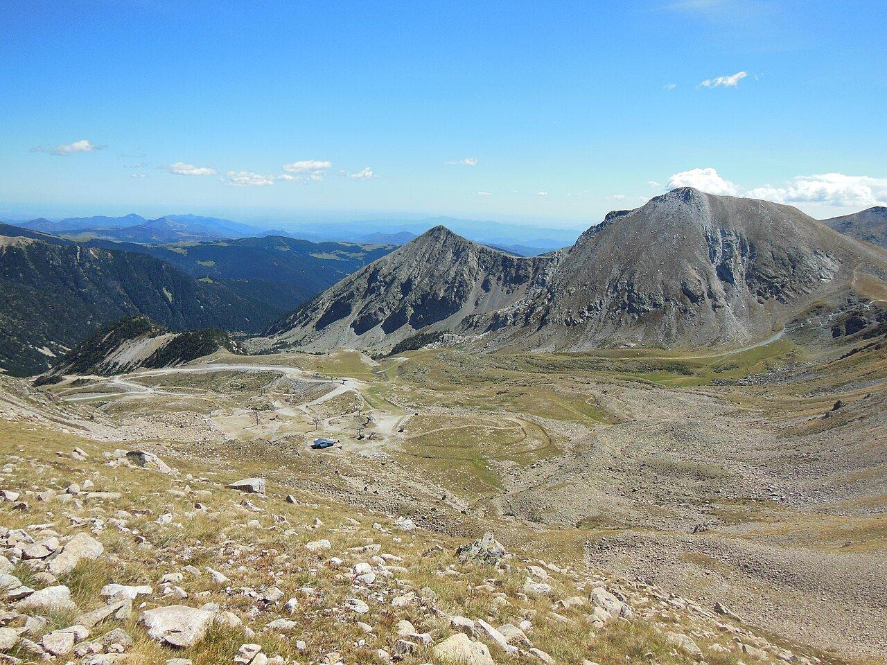 The Gra de Fajol peaks above the snow-free Vallter basin